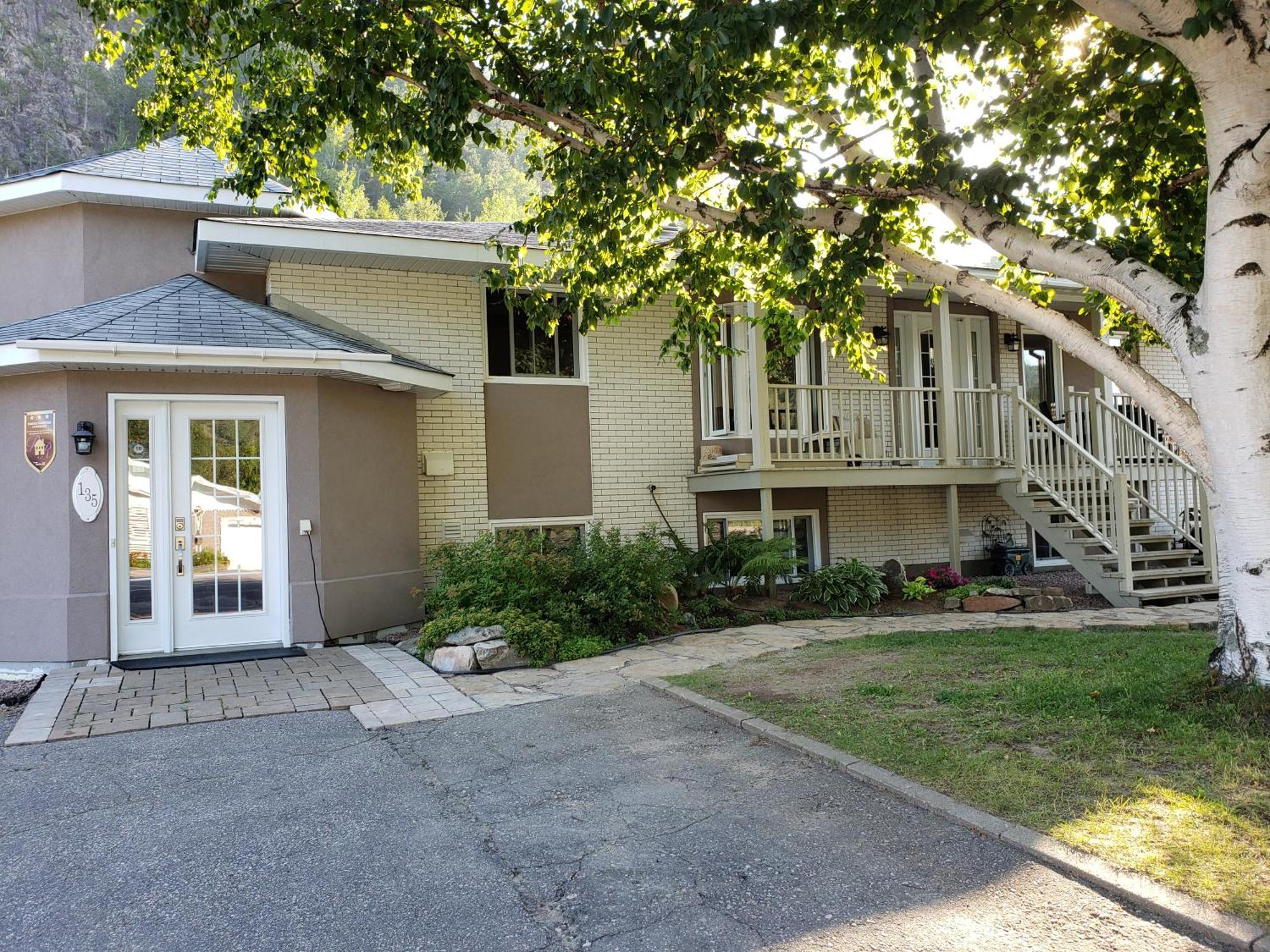 Residence Touristique Les Bouleaux Petit-Saguenay Eksteriør billede